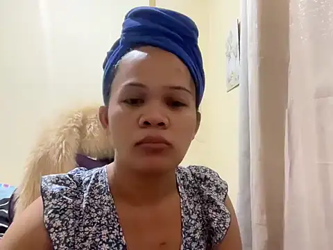 SophiaCourthaway online show from 06-12-26, 01:37