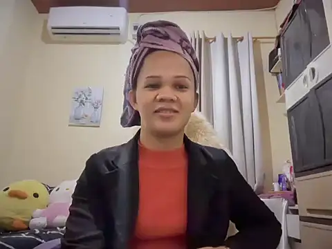 SophiaCourthaway online show from 07-04-26, 10:43