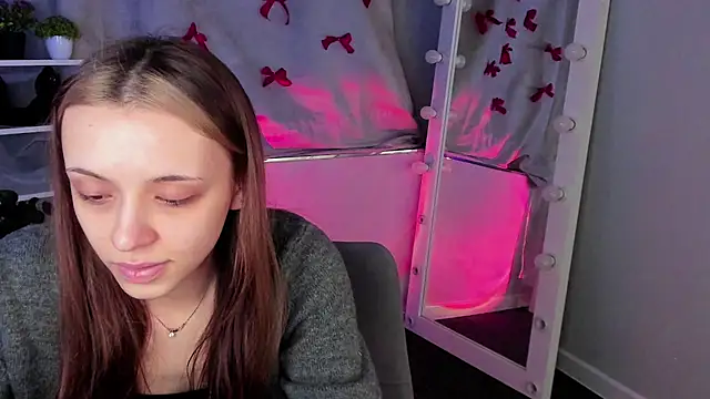 Snapshot of Sahara_Shields chatting on 03-18-25, 10:14 Sahara Shields online show from 03-18-25, 10:14