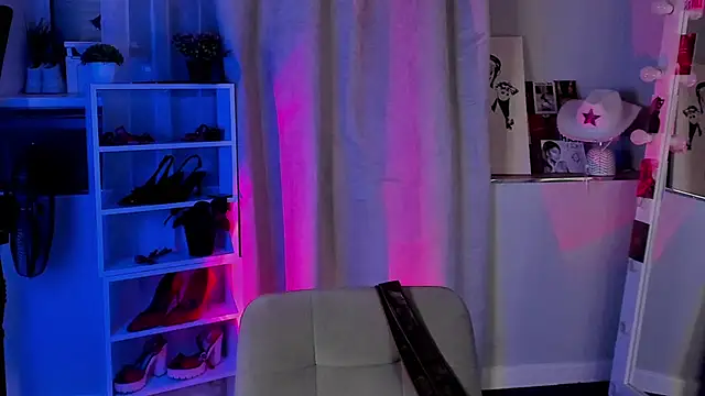 Snapshot of Sahara_Shields chatting on 11-14-25, 10:03 Sahara Shields online show from 11-14-25, 10:03