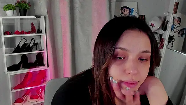 Snapshot of Sahara_Shields chatting on 12-14-25, 10:20 Sahara Shields online show from 12-14-25, 10:20