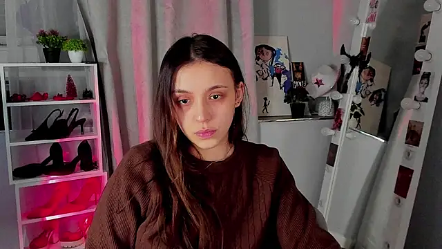 Snapshot of Sahara_Shields chatting on 12-19-25, 10:44 Sahara Shields online show from 12-19-25, 10:44