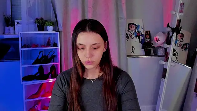 Snapshot of Sahara_Shields chatting on 12-21-25, 10:33 Sahara Shields online show from 12-21-25, 10:33