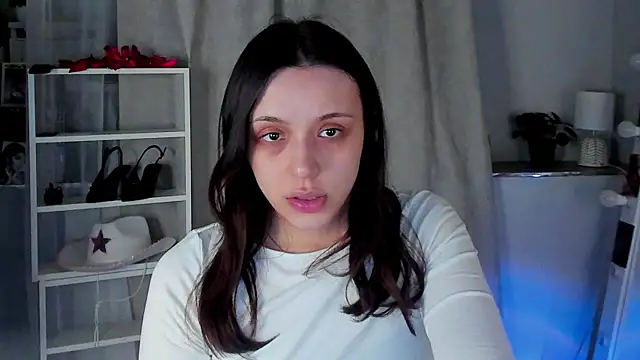 Snapshot of Sahara_Shields chatting on 05-03-26, 09:59 Sahara Shields online show from 05-03-26, 09:59
