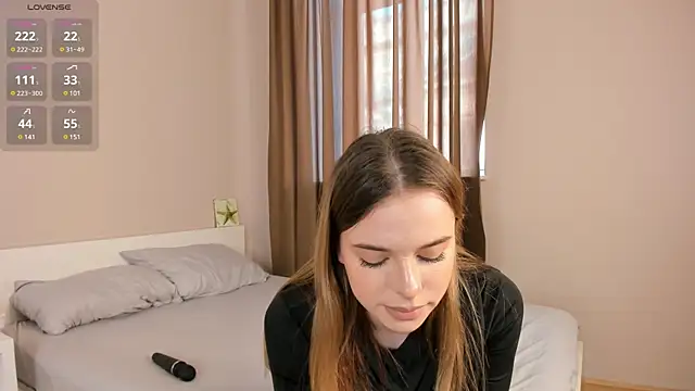 MonaClive online show from 02-07-25, 10:29