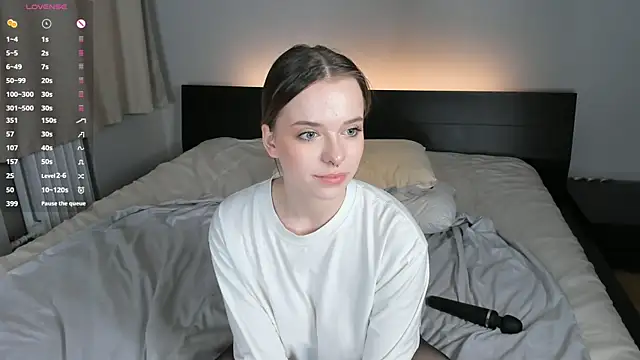 MonaClive online show from 02-08-25, 12:50