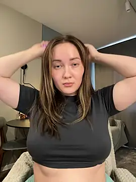Snapshot of Kiss_My_Body chatting on 06-18-26, 05:28 Kiss My Body online show from 06-18-26, 05:28