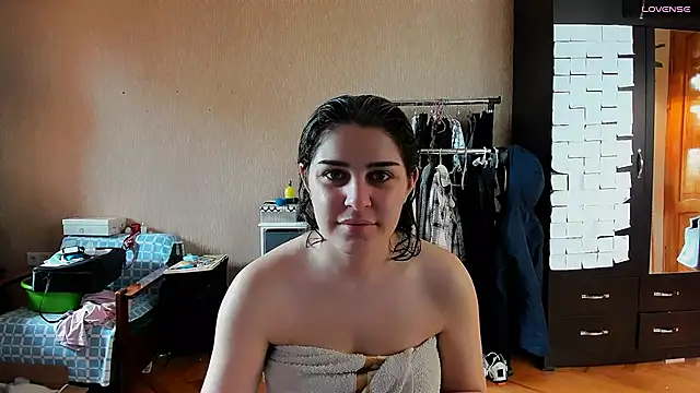 Snapshot of _Roselina_ chatting on 04-23-26, 07:41 Roselina online show from 04-23-26, 07:41