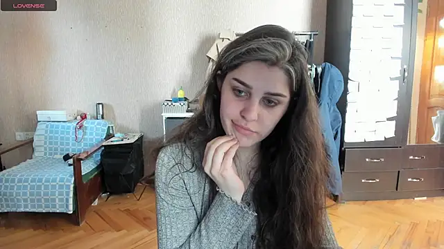 Snapshot of _Roselina_ chatting on 04-27-26, 12:03 Roselina online show from 04-27-26, 12:03