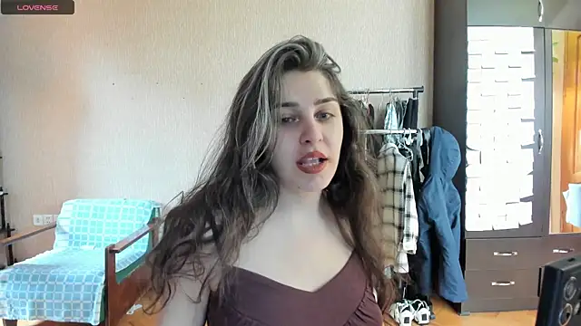 Snapshot of _Roselina_ chatting on 04-29-26, 08:29 Roselina online show from 04-29-26, 08:29