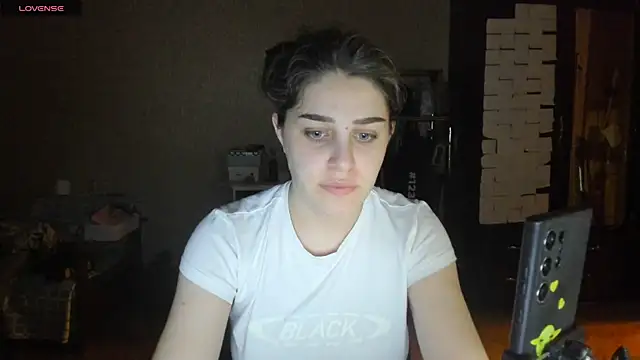 Snapshot of _Roselina_ chatting on 07-06-26, 07:38 Roselina online show from 07-06-26, 07:38