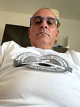 Snapshot of sempreilmio2 chatting on 09-18-25, 12:18 sempreilmio2 online show from 09-18-25, 12:18