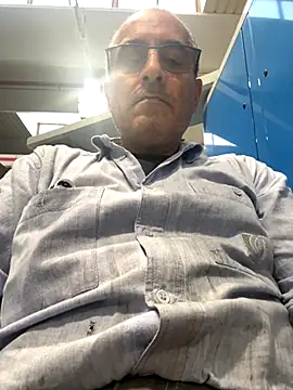 Snapshot of sempreilmio2 chatting on 10-02-25, 10:33 sempreilmio2 online show from 10-02-25, 10:33