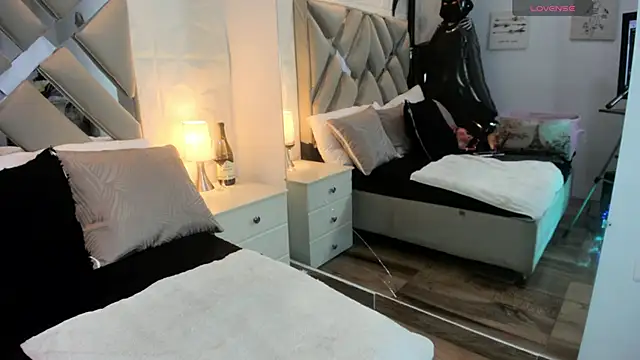 raquell moore online show from 10-27-25, 11:47