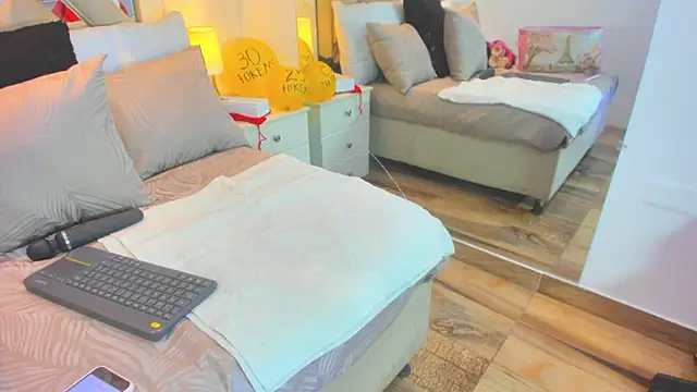 raquell moore online show from 12-16-25, 05:29