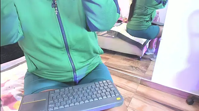 raquell moore online show from 04-04-26, 01:19