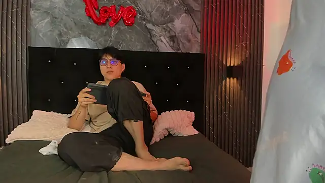 vanilla hot online show from 02-18-25, 01:22