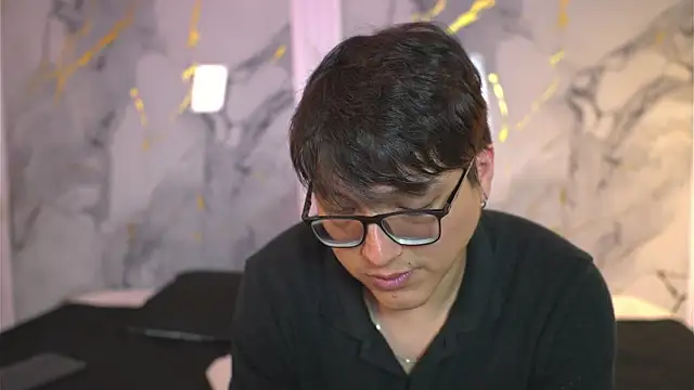 vanilla hot online show from 10-26-25, 07:42