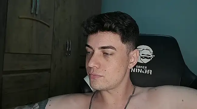 Snapshot of Dyllan__ chatting on 01-24-25, 01:45 Dyllan online show from 01-24-25, 01:45