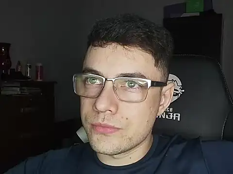 Snapshot of Dyllan__ chatting on 10-23-25, 01:38 Dyllan online show from 10-23-25, 01:38