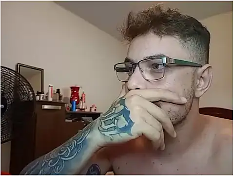 Snapshot of Dyllan__ chatting on 04-10-26, 06:56 Dyllan online show from 04-10-26, 06:56