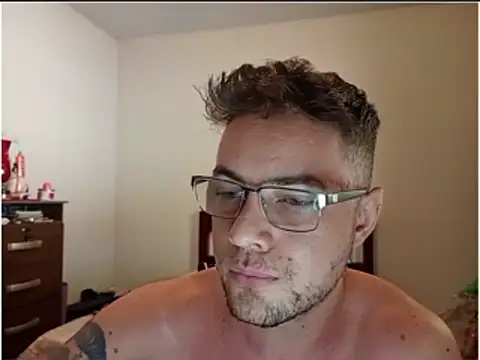 Snapshot of Dyllan__ chatting on 04-11-26, 12:31 Dyllan online show from 04-11-26, 12:31