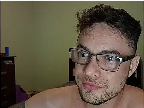 Snapshot of Dyllan__ chatting on 04-15-26, 01:34 Dyllan online show from 04-15-26, 01:34