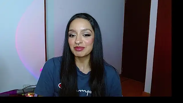 Snapshot of ravenvancleef chatting on 02-18-25, 04:15 ravenvancleef online show from 02-18-25, 04:15