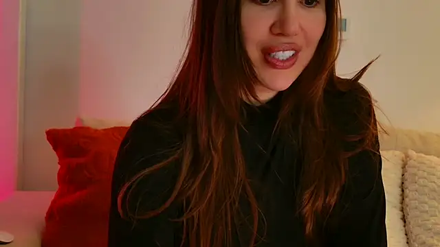 Snapshot of GoddessRoxana chatting on 12-18-25, 01:17 GoddessRoxana online show from 12-18-25, 01:17