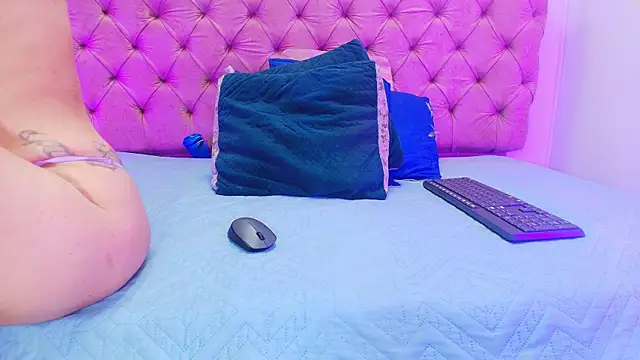 Auroraa miller online show from 09-18-25, 11:56