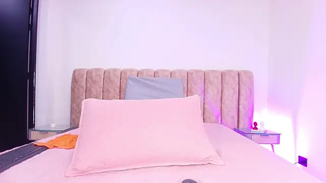 Auroraa miller online show from 11-19-25, 11:54