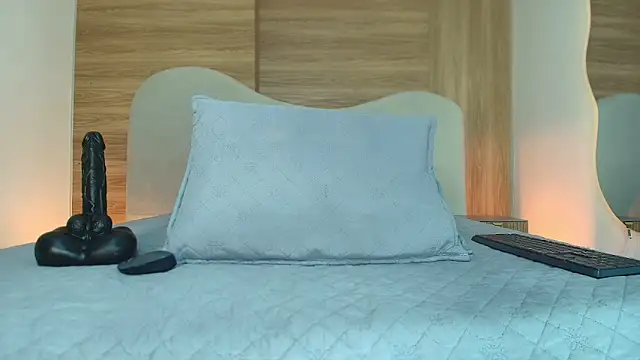 Auroraa miller online show from 04-24-26, 03:09