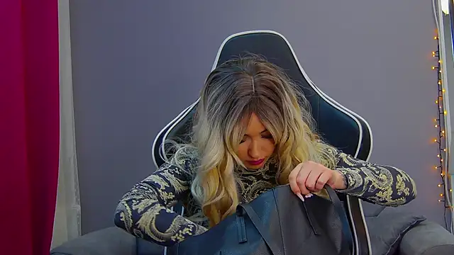 Snapshot of Eva_Lovvia_ chatting on 02-24-25, 07:52 Eva Lovvia  online show from 02-24-25, 07:52