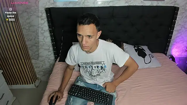Snapshot of stefany_pablo1 chatting on 02-04-25, 12:22 stefany pablo1 online show from 02-04-25, 12:22