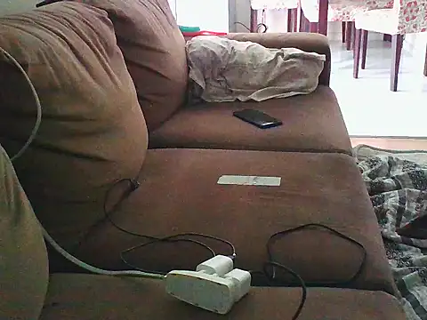 Snapshot of uberdot chatting on 10-31-25, 11:33 uberdot online show from 10-31-25, 11:33