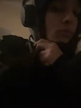 Snapshot of mollyEXD chatting on 10-24-25, 06:37 mollyEXD online show from 10-24-25, 06:37