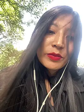 hannah howeell   online show from 02-26-25, 05:17