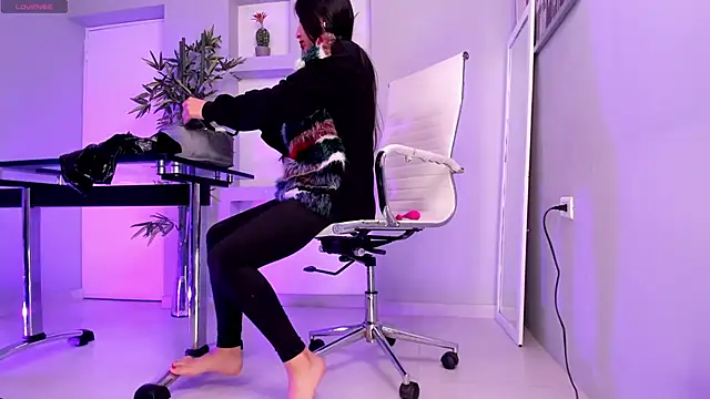 hannah howeell   online show from 03-10-25, 10:04