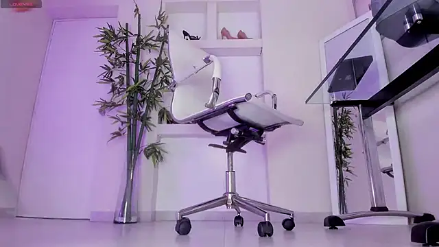 Snapshot of hannah_howeell__ chatting on 02-02-26, 09:52 hannah howeell online show from 02-02-26, 09:52