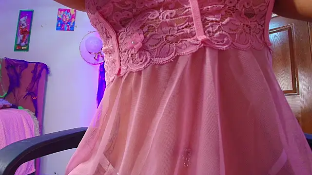 Snapshot of MiaFlamesxxx chatting on 10-16-25, 12:00 MiaFlamesxxx online show from 10-16-25, 12:00