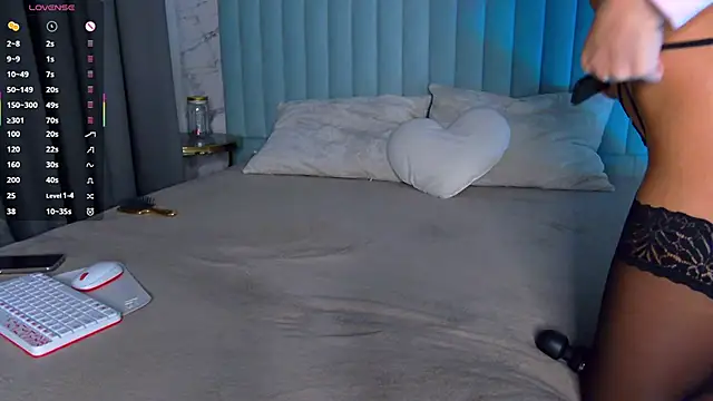 Snapshot of AmberShays chatting on 11-16-25, 04:23 AmberShays online show from 11-16-25, 04:23