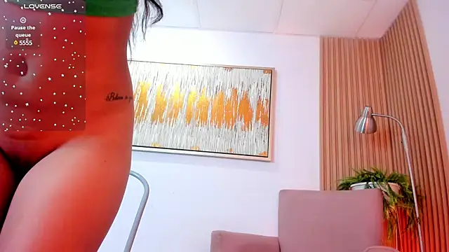 Snapshot of laurah_hill chatting on 01-17-25, 07:38 laurah hill online show from 01-17-25, 07:38