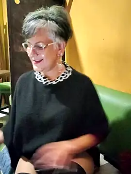 ilonna2025 online show from 04-22-26, 09:49