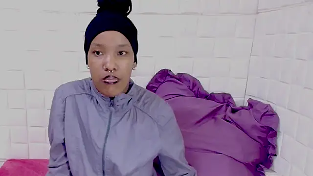 EroticSexyPrada online show from 04-24-26, 05:54