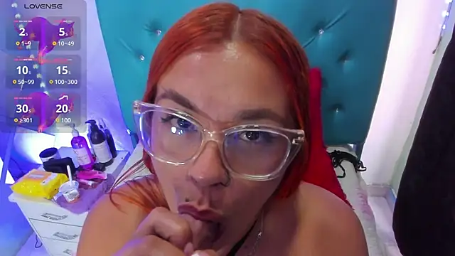 Snapshot of Sophie_new25 chatting on 03-03-25, 06:01 Sophie new25 online show from 03-03-25, 06:01