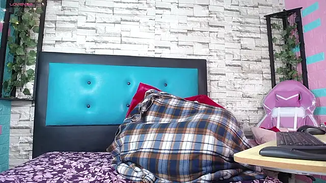 Pink 19 online show from 03-10-26, 12:43