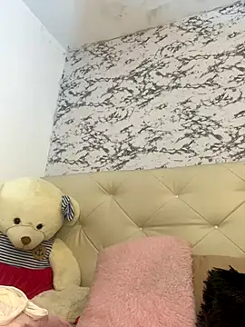 Lili  taylor online show from 09-10-25, 12:16