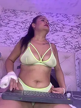 Lili  taylor online show from 09-27-25, 04:28