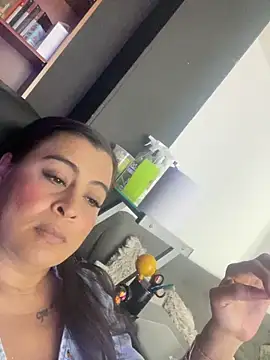 Lili  taylor online show from 12-23-25, 02:09