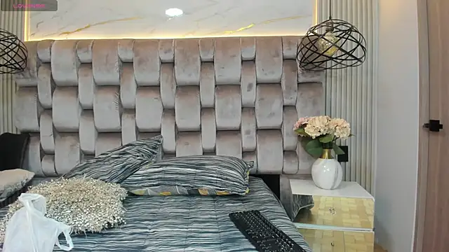 ValerieJones 1 online show from 01-22-25, 01:42